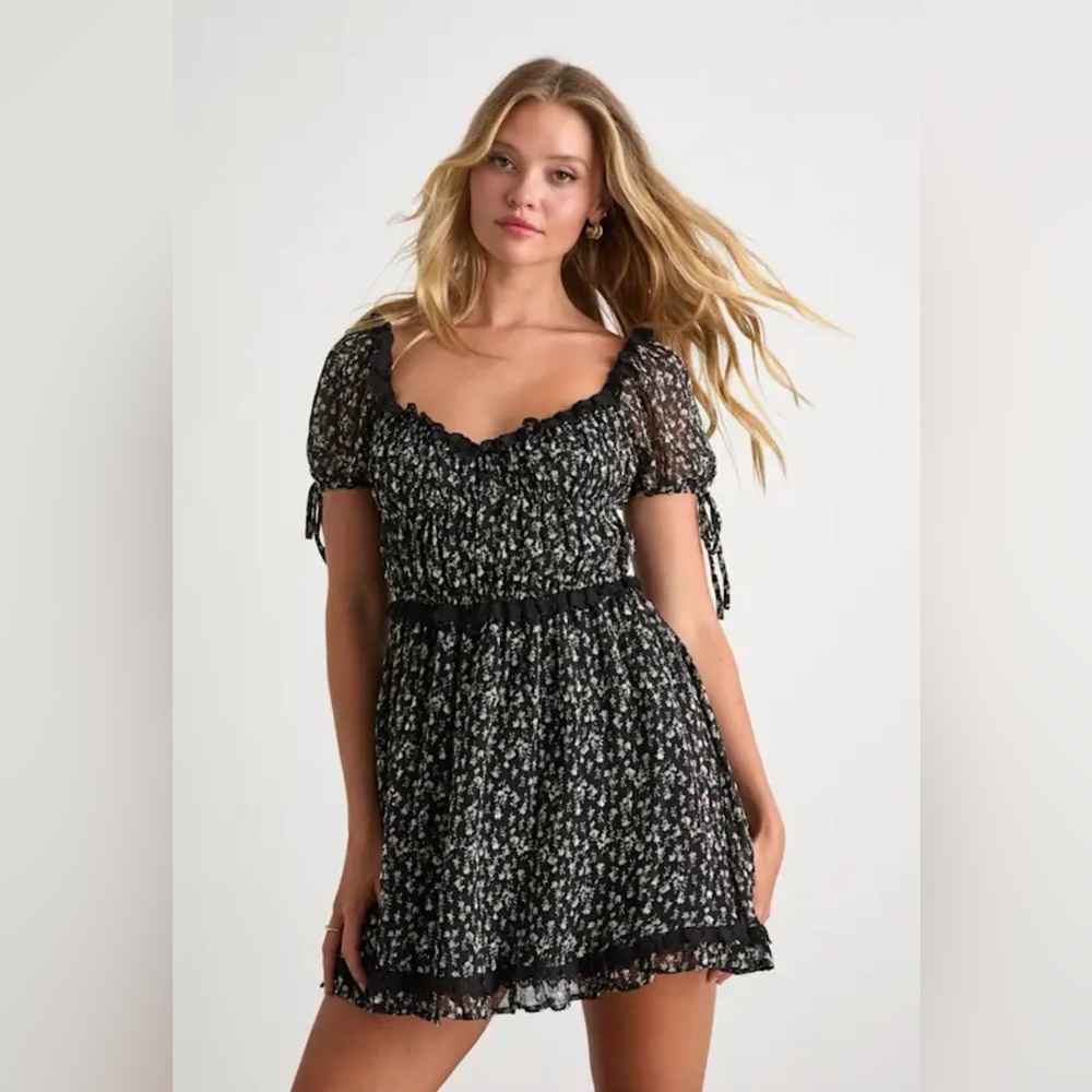 🆕 Lulus Adoring Moment Black Floral Lace Ruffled Puff Sleeve Mini Dress